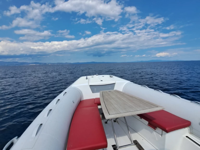 YachtCharter in Néa Potídhaia - Pirelli PZERO770 auf SamBoat