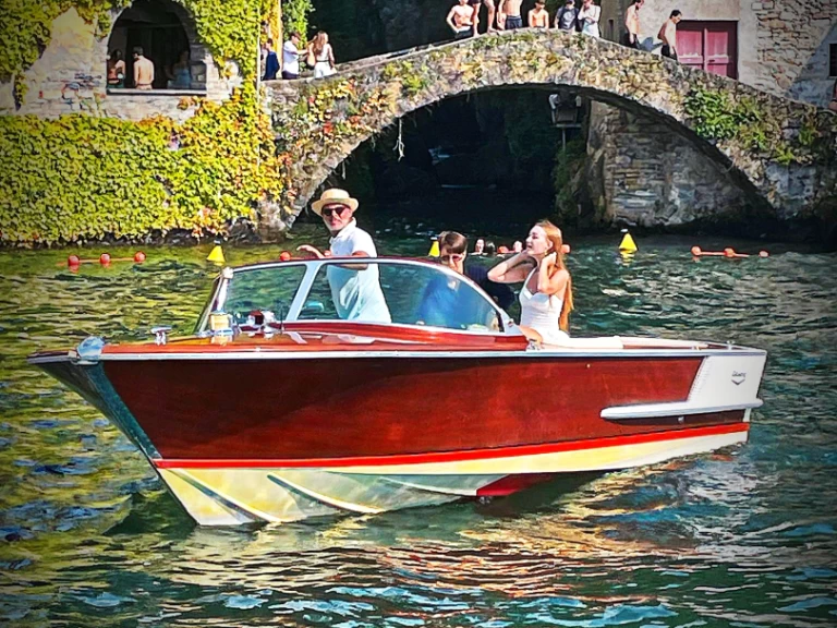 Motorboot mieten in Como (City) zum besten Preis