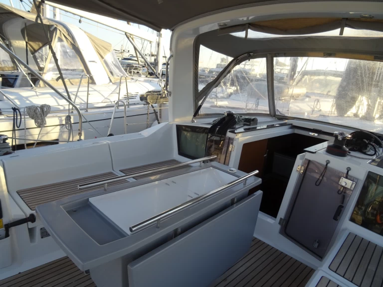 Ein Bénéteau Oceanis 41.1 mieten in Álimos