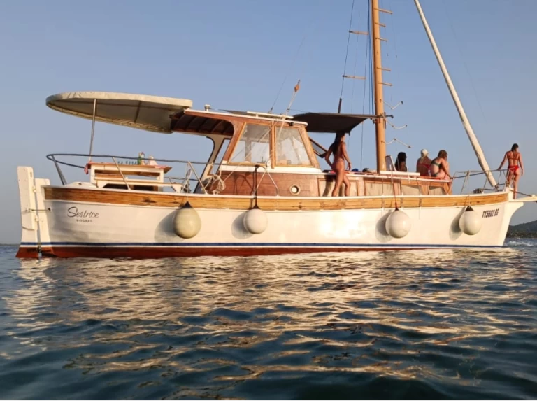 Ein Custom Made Leut mieten in Biograd na Moru