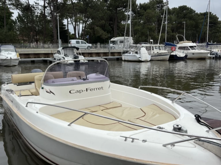Ein B2 Marine Cap Ferret 650 Open mieten in Grand Piquey