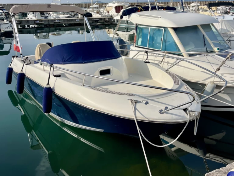 YachtCharter in Sainte-Maxime - Jeanneau Cap Camarat 625 WA auf SamBoat