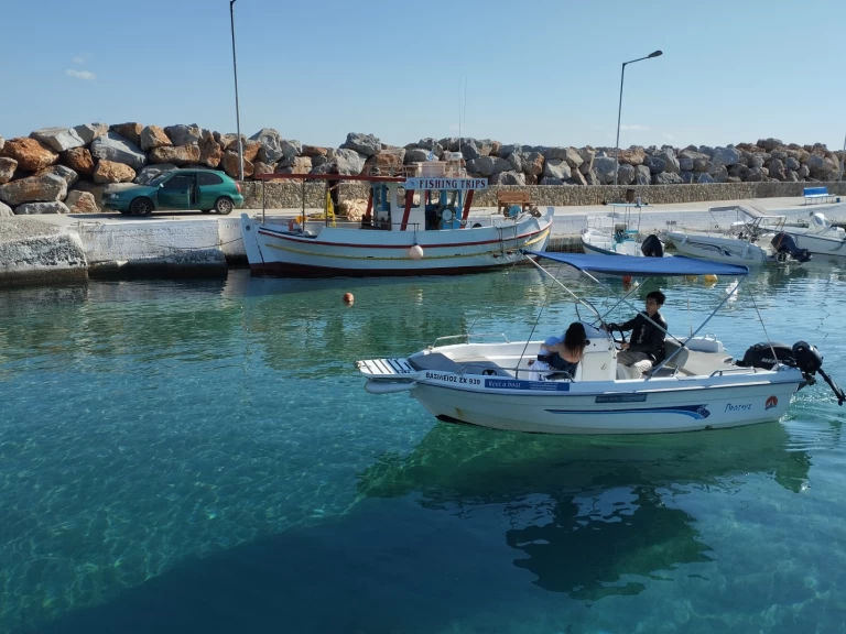 Motorboot mit oder ohne Skipper Proteus mieten in Kalýves