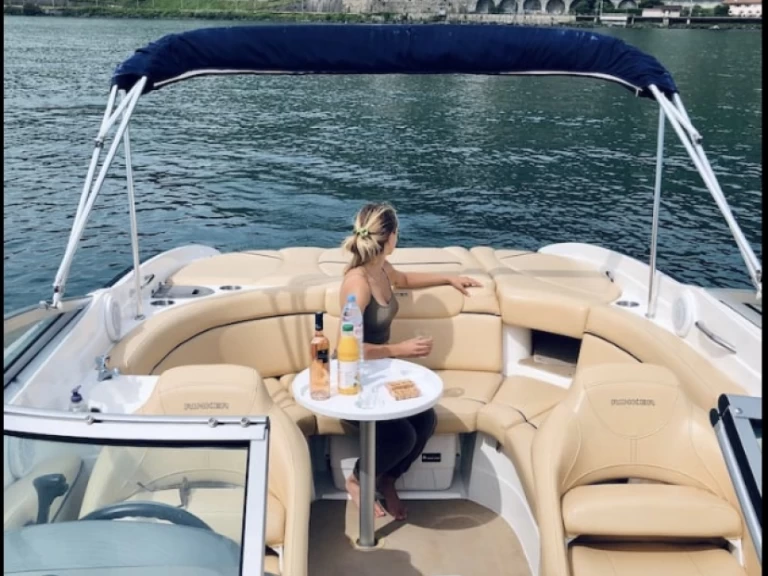 Vermietung Motorboot Rinker mit Führerschein