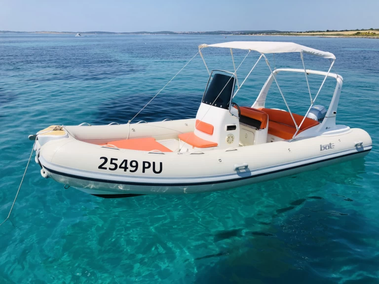 Schlauchboot mit oder ohne Skipper Bat 590 mieten in Medulin