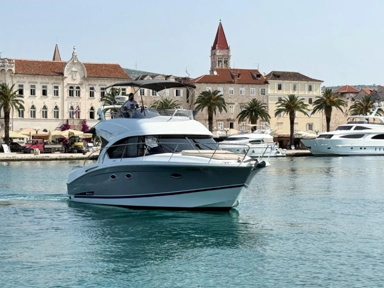 Bootsverleih Bénéteau Antares 36 Trogir Samboat