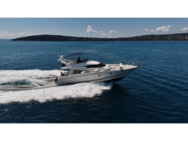 Motorboot mit oder ohne Skipper Sunseeker mieten in Kaštel Gomilica