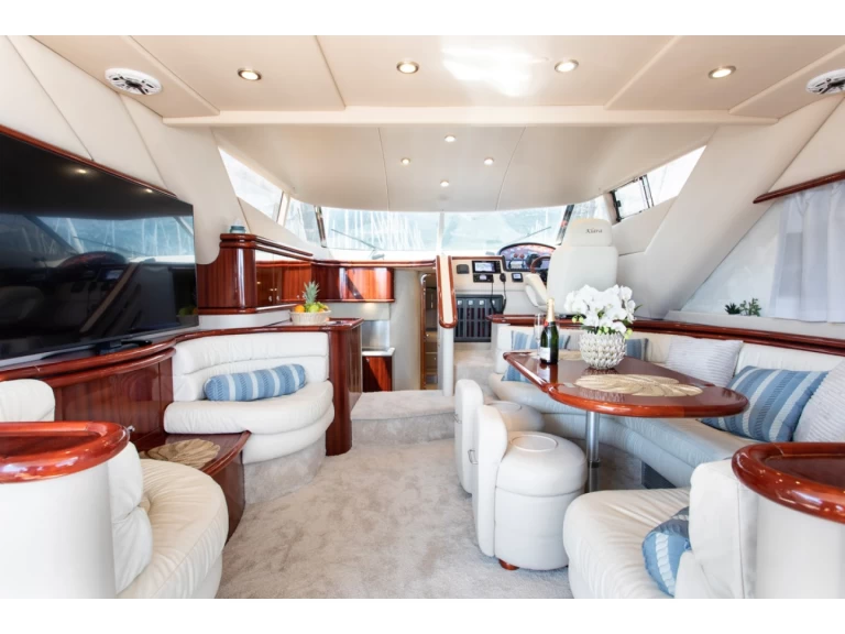 YachtCharter in Kaštel Gomilica - Sunseeker Sunseeker Manhattan 48 FLY auf SamBoat