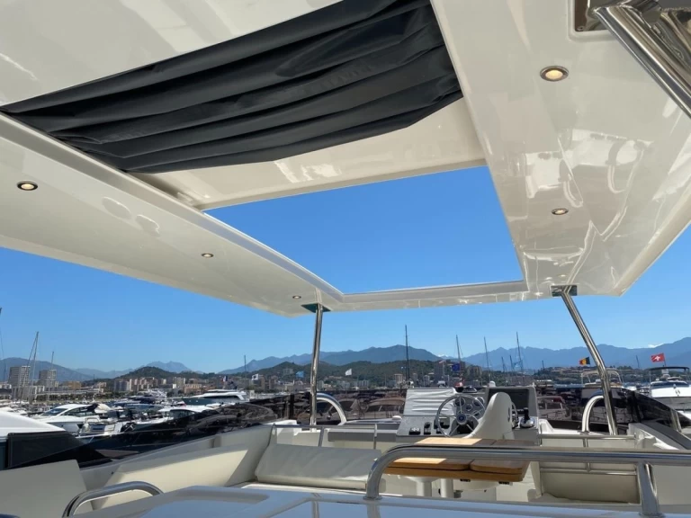 Motorboot mit oder ohne Skipper Bénéteau mieten in Ajaccio