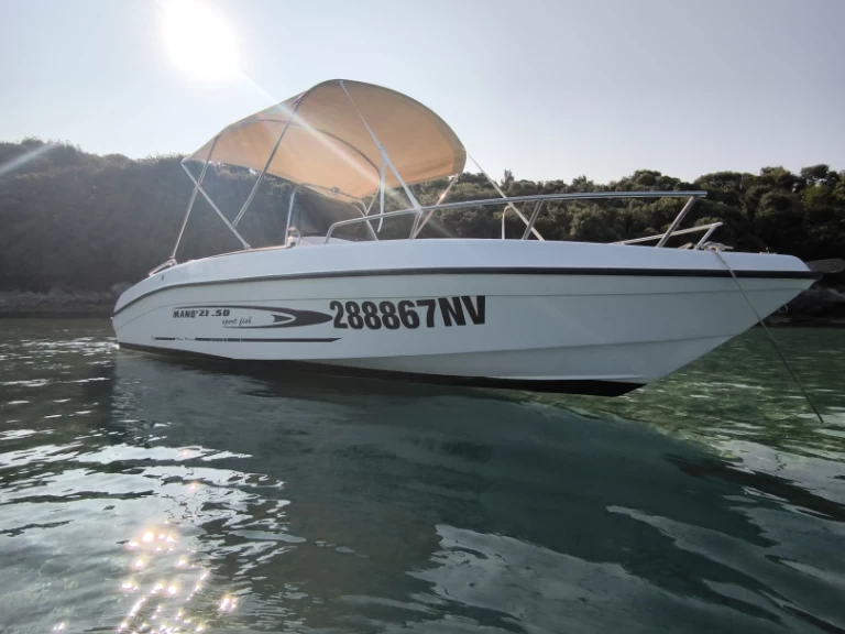 Motorboot mieten in Lun zum besten Preis