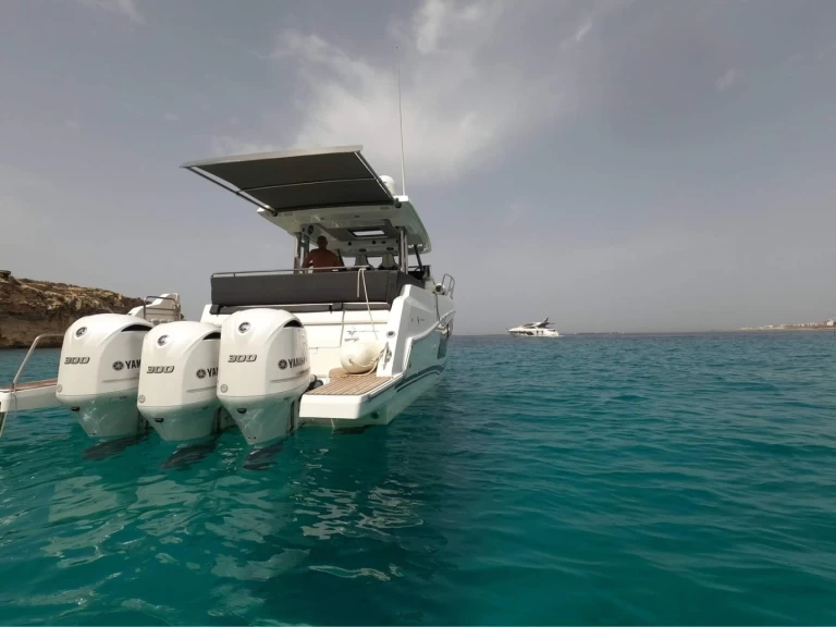 Motorboot mieten in St. Julian's - Jeanneau cap camarat 12.5WA