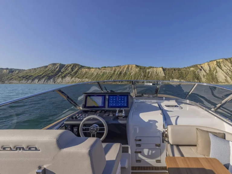 Vermietung Motorboot Itama mit Führerschein