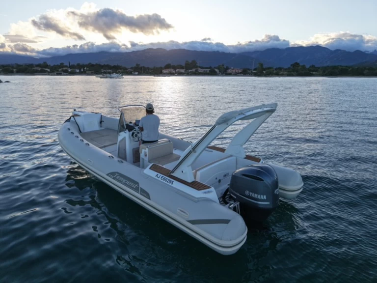 Vermietung Schlauchboot Capelli mit Führerschein