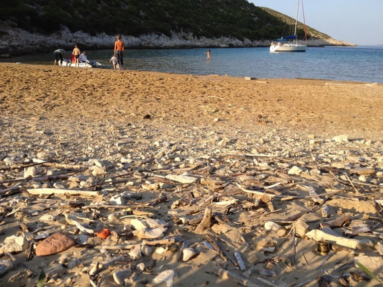 Bénéteau Oceanis 373 mieten Vis