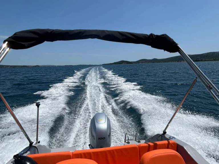 Motorboot mit oder ohne Skipper Quicksilver mieten in Kukljica