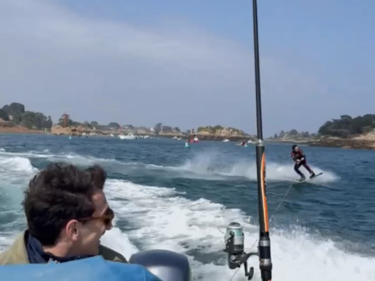 Ein Valiant Valiant 450 Sport mieten in Paimpol