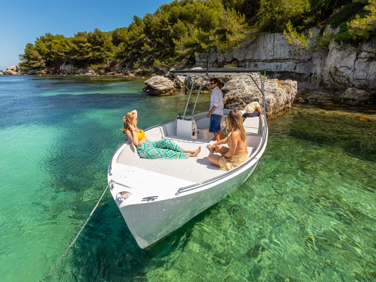 Motorboot mieten in Port Pierre Canto zum besten Preis