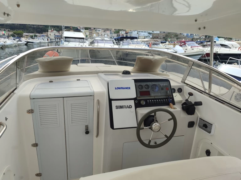 Motorboot mit oder ohne Skipper Izzo mieten in Baiae