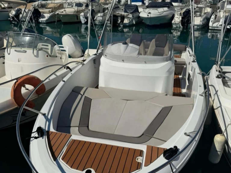 Motorboot mit oder ohne Skipper Jeanneau mieten in Golfe-Juan