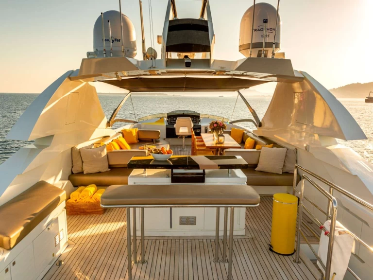 Ein Peri Yachts Quantum mieten in Cannes