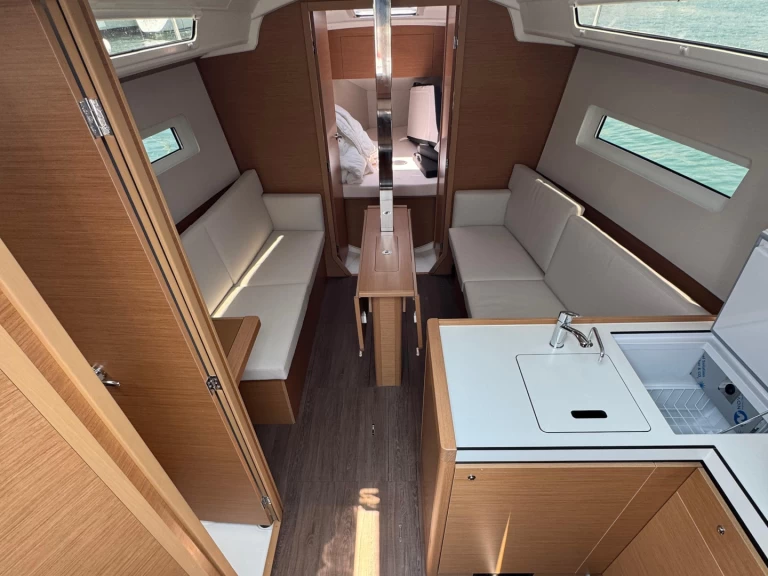 YachtCharter in Nettuno - Jeanneau Sun Odyssey 350 auf SamBoat