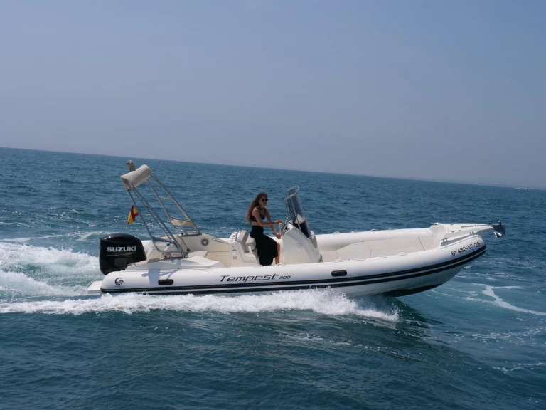 Ein Capelli Tempest 700 mieten in Empuriabrava