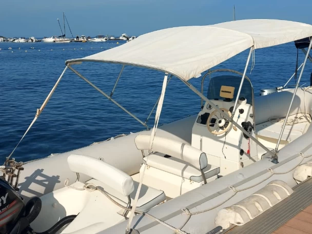 YachtCharter in Sainte-Lucie de Porto-Vecchio - Zodiac Explorer 640 auf SamBoat
