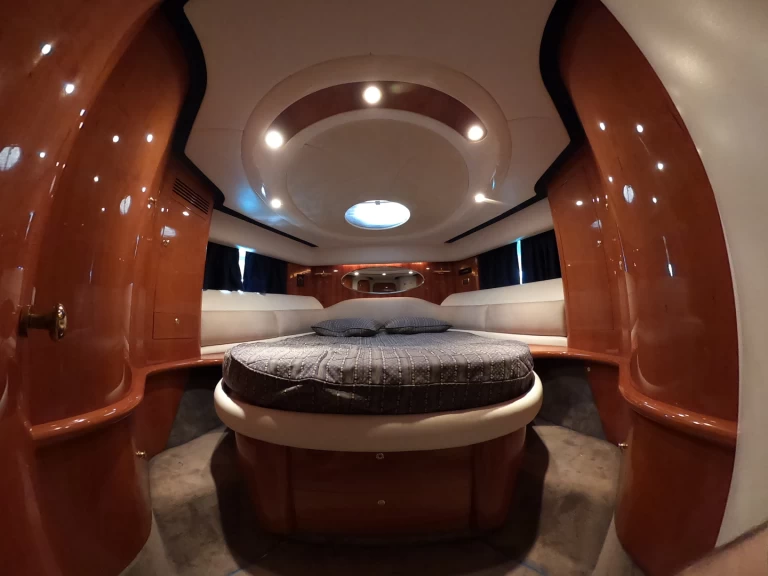 Motorboot mit oder ohne Skipper Cranchi mieten in Himarë