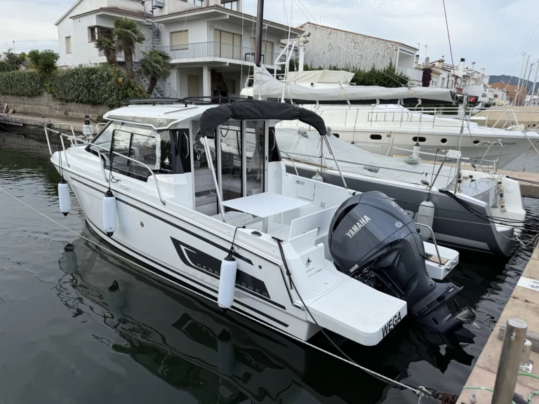 Ein Jeanneau Merry Fisher 795 Series2 mieten in Empuriabrava