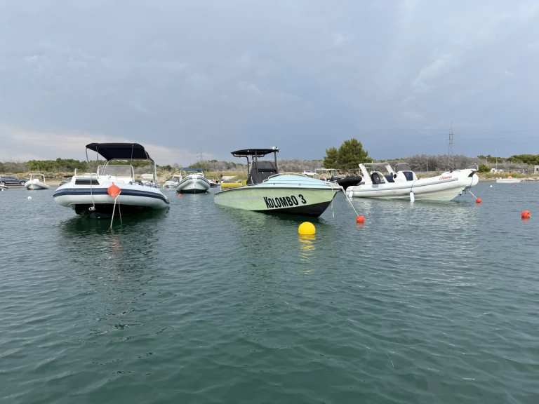 Vermietung Motorboot Scarab mit Führerschein