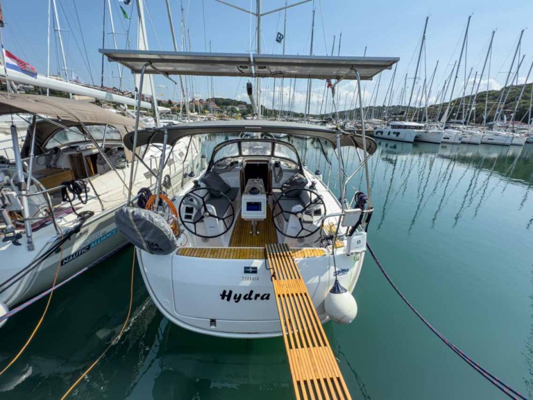 Ein Bavaria Cruiser 34 mieten in Pula