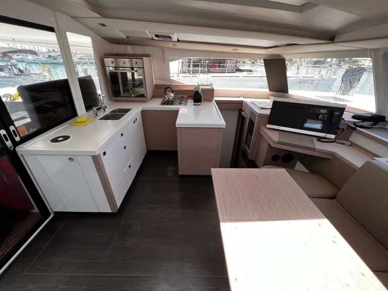 Bootsverleih Fountaine Pajot Astrea 42 Pula Samboat