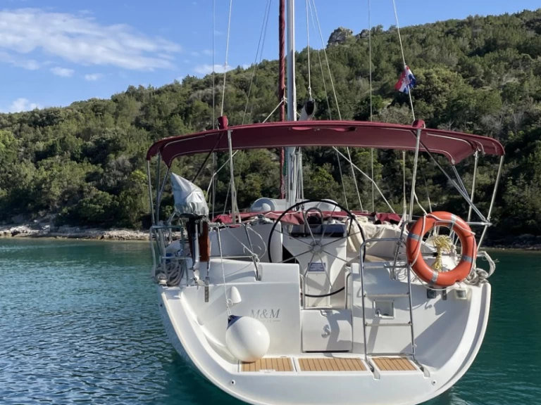 Ein Bénéteau Oceanis 411 Celebration mieten in Omiš