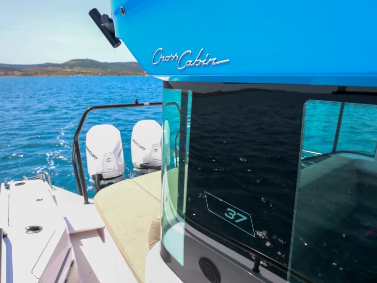 Ein Axopar Axopar 37 XC Cross Cabin mieten in Lavrion