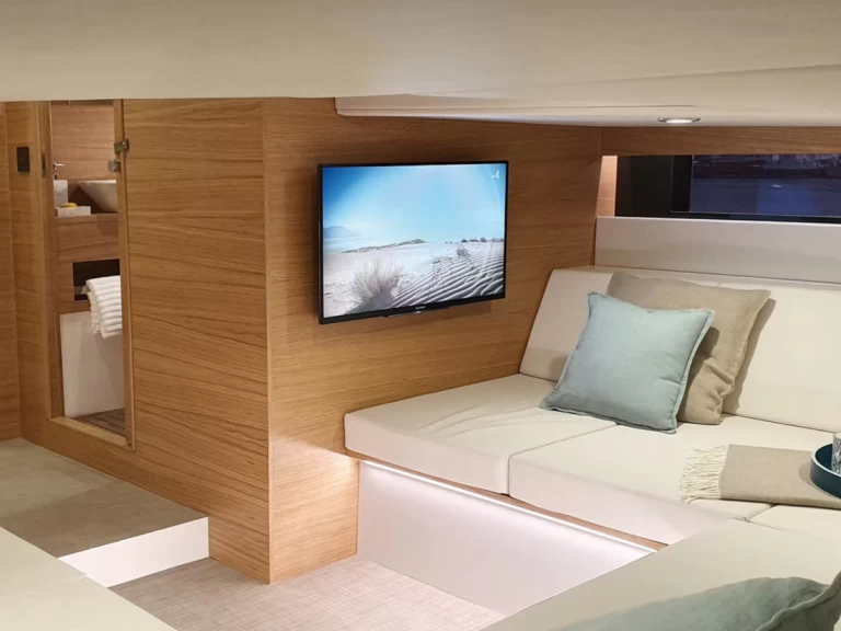 Ein DEANTONIO YACHTS D42 mieten in Dénia