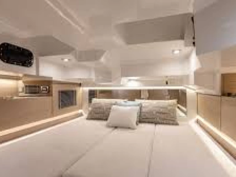 Bootsverleih Jeanneau cap camarat 10.5 CC Antibes Samboat