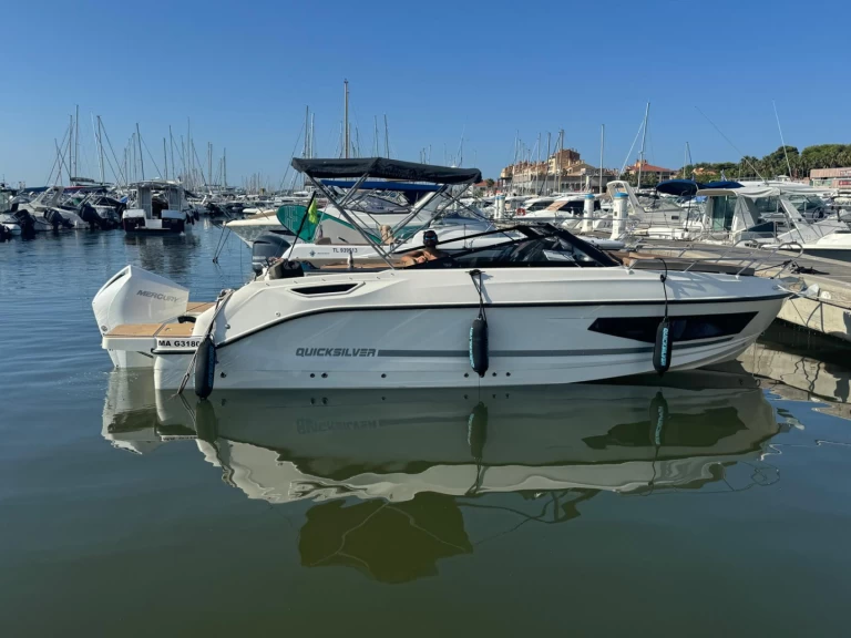 Ein Quicksilver Activ 755 Cruiser mieten in Hyères
