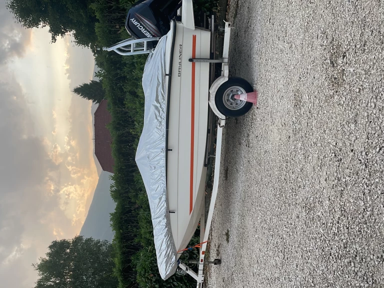 Motorboot mieten in Conjux - Bayliner Element E5