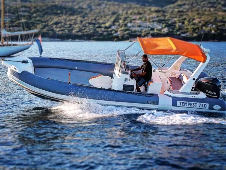 Vermietung Schlauchboot Capelli mit Führerschein