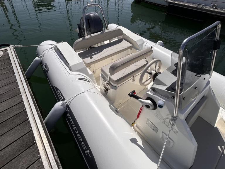 Vermietung Schlauchboot Capelli mit Führerschein