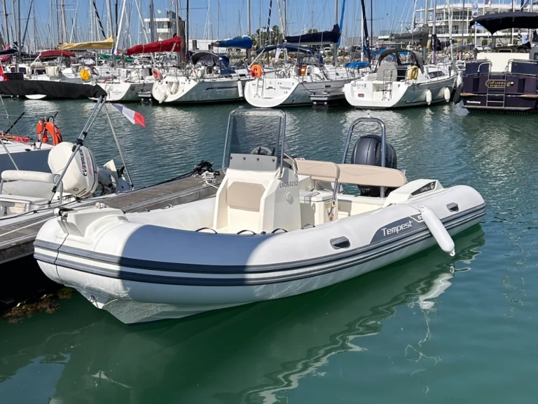 Ein Capelli Capelli 570 mieten in La Rochelle