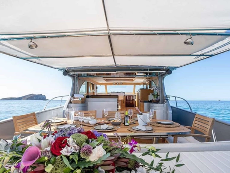 YachtCharter in Dénia - Lobster 62 auf SamBoat