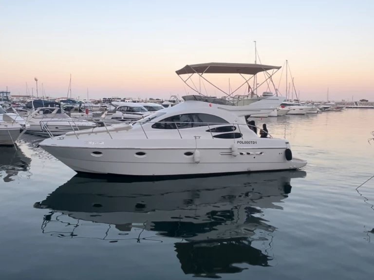 Motorboot mit oder ohne Skipper Azimut mieten in Puerto Banús