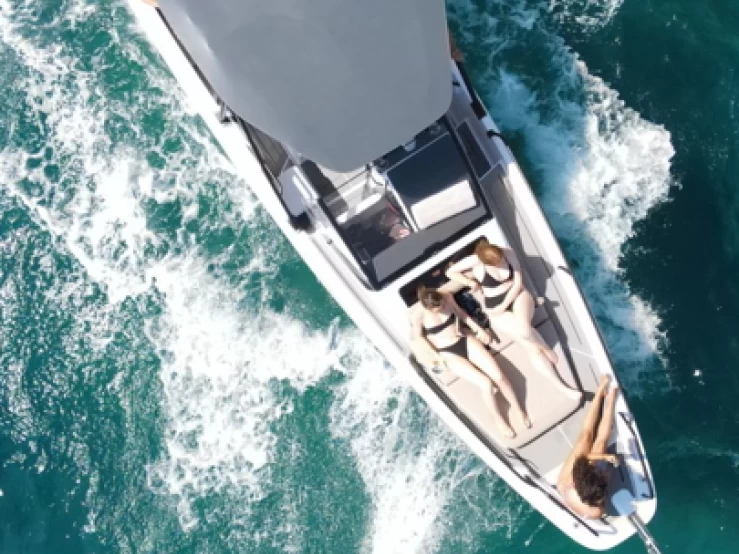 Vermietung Motorboot Axopar mit Führerschein