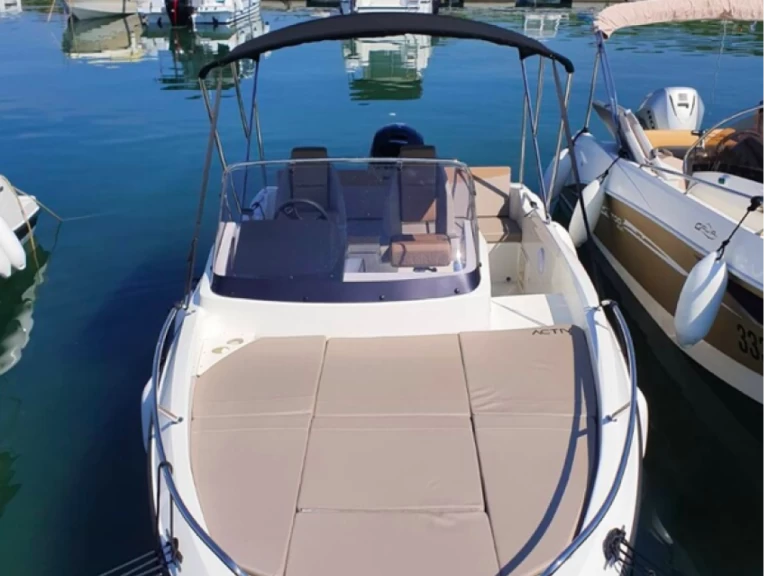 Ein Quicksilver Activ 605 Sundeck mieten in Empuriabrava