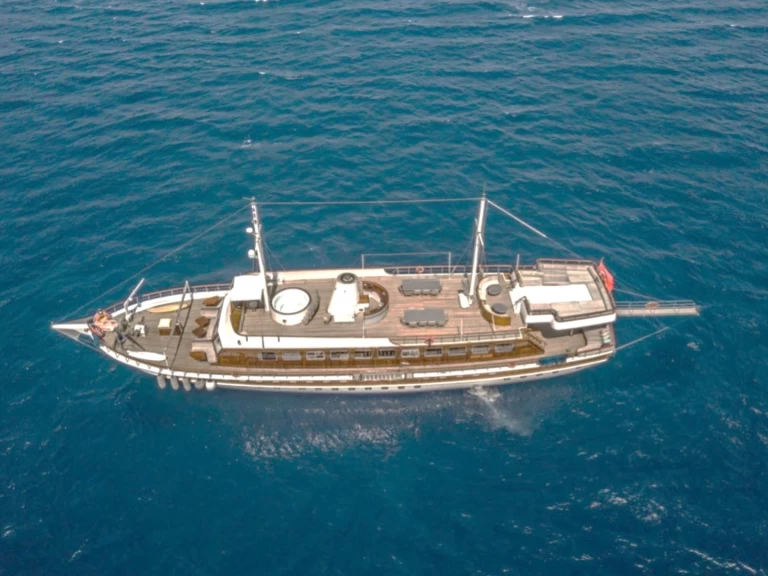 Vermietung Yacht Custom Made mit Führerschein