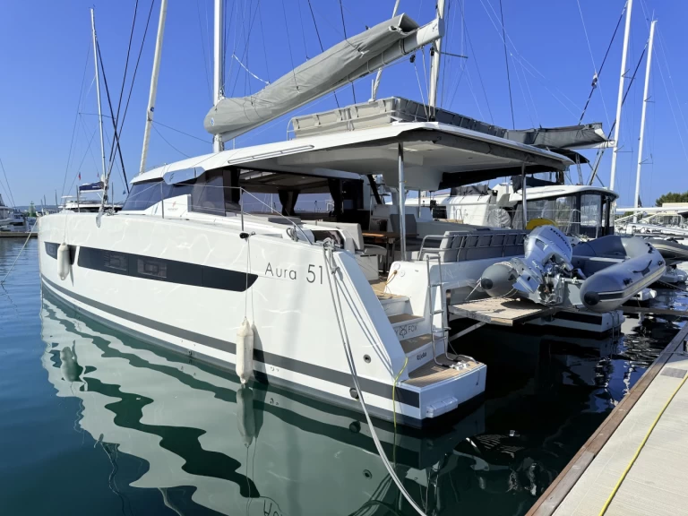 YachtCharter in Sukošan - Fountaine Pajot Aura 51 auf SamBoat