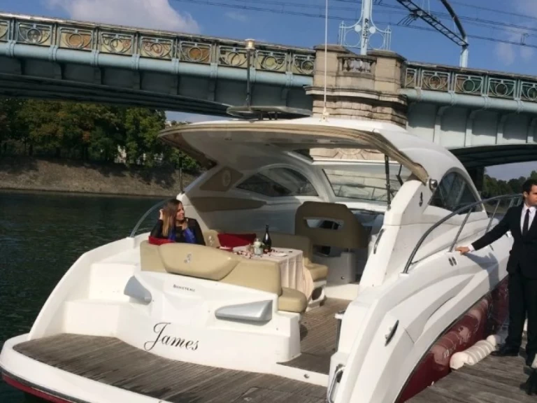 Ein Bénéteau Monte Carlo 37 mieten in Paris