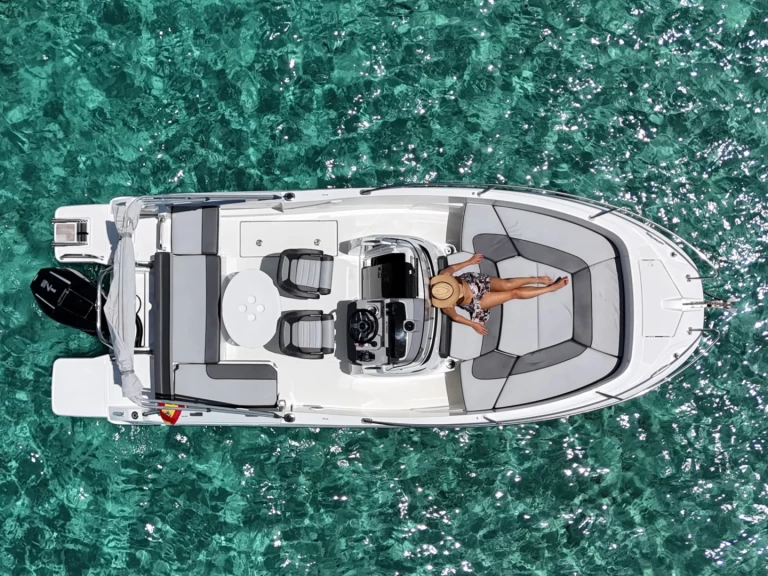 Jeanneau CAP CAMARAT 6,5 CC Style mieten Marina Botafoch