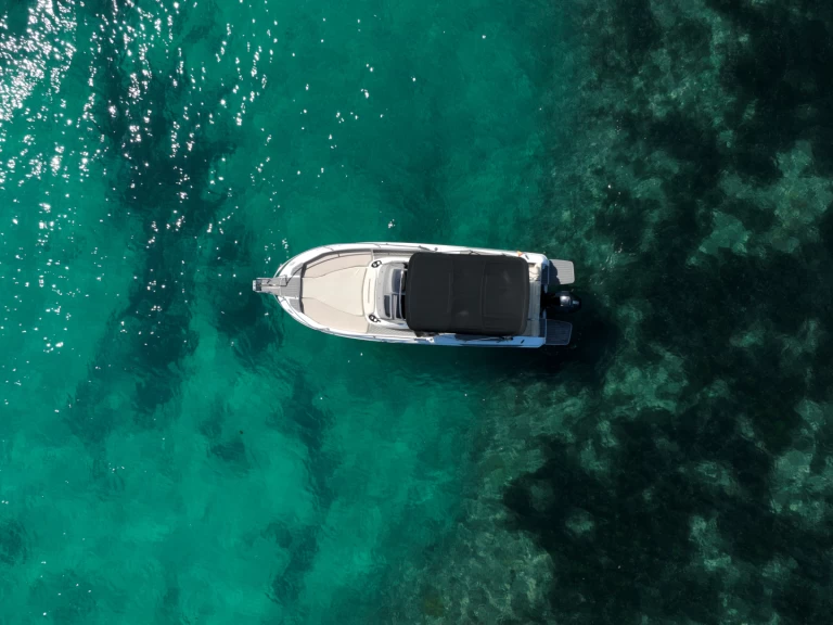 Vermietung Motorboot Karnic mit Führerschein